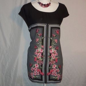 Avenue black and pink top